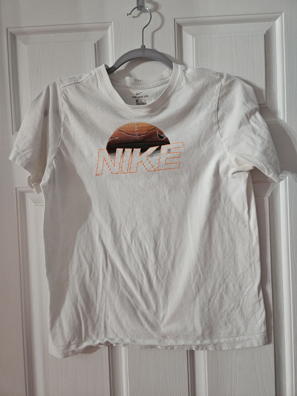 Nike Boys' White Short-Sleeve Basketball Logo Tee XL